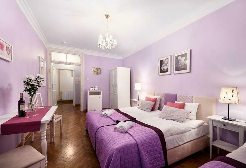 标准三人间, Gołębia 8 Residence