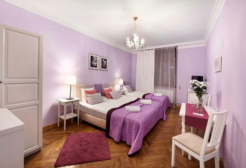 标准三人间, Gołębia 8 Residence