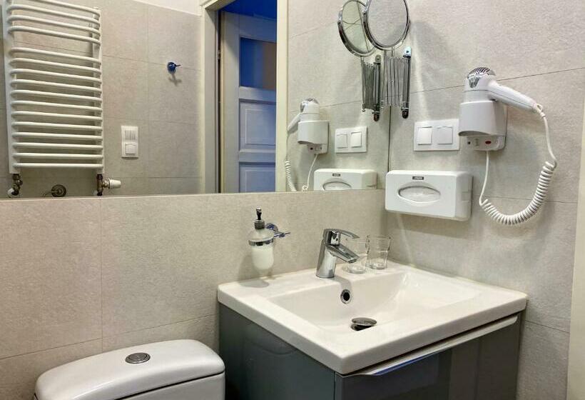 标准三人间, Gołębia 8 Residence