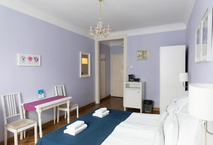 标准三人间, Gołębia 8 Residence