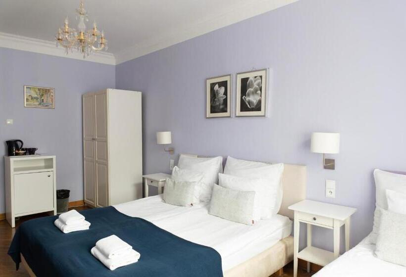 标准三人间, Gołębia 8 Residence