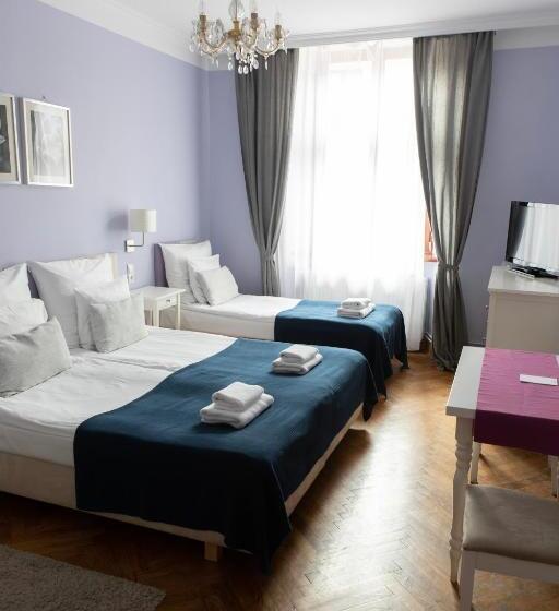 标准三人间, Gołębia 8 Residence