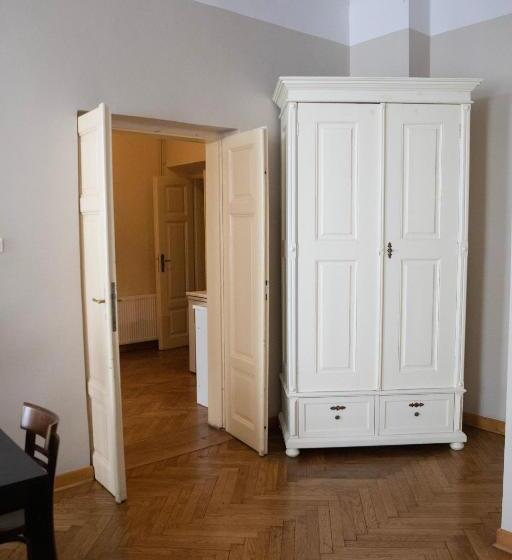 2人卧室家庭公寓, Gołębia 8 Residence