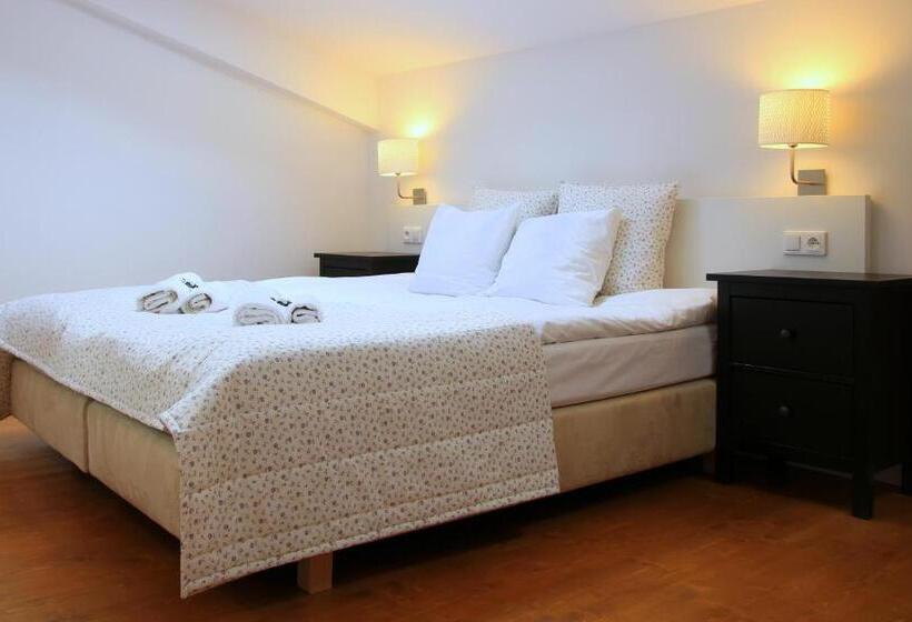 标准工作室, Gołębia 8 Residence