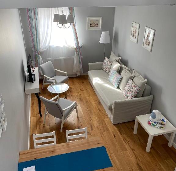 标准工作室, Gołębia 8 Residence