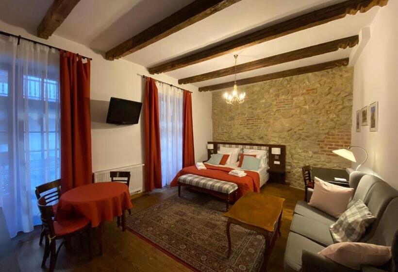 高级工作室, Gołębia 8 Residence