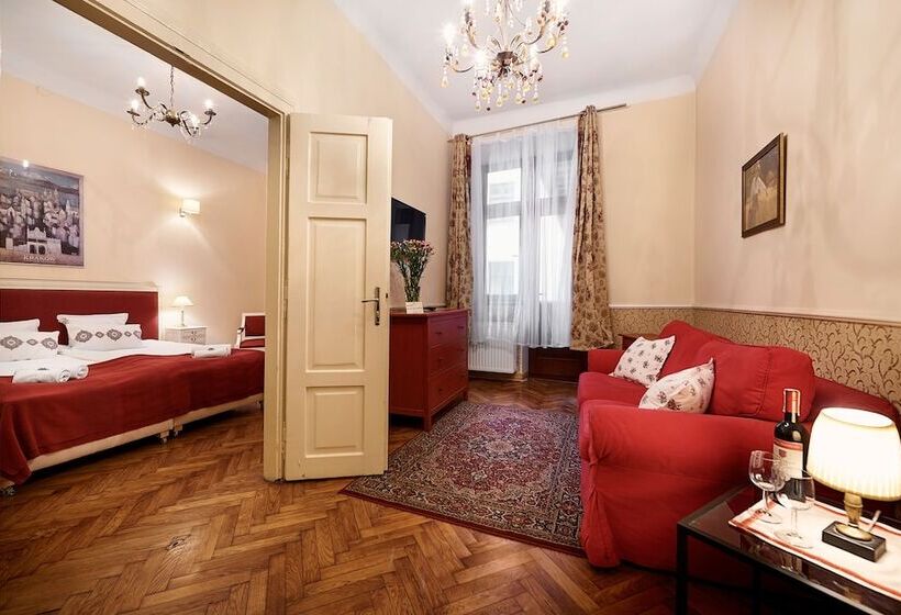 高级工作室, Gołębia 8 Residence