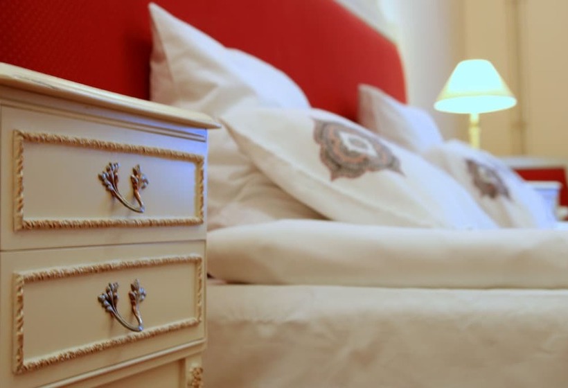 高级工作室, Gołębia 8 Residence