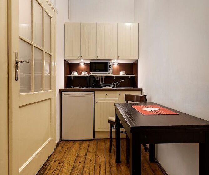 高级工作室, Gołębia 8 Residence