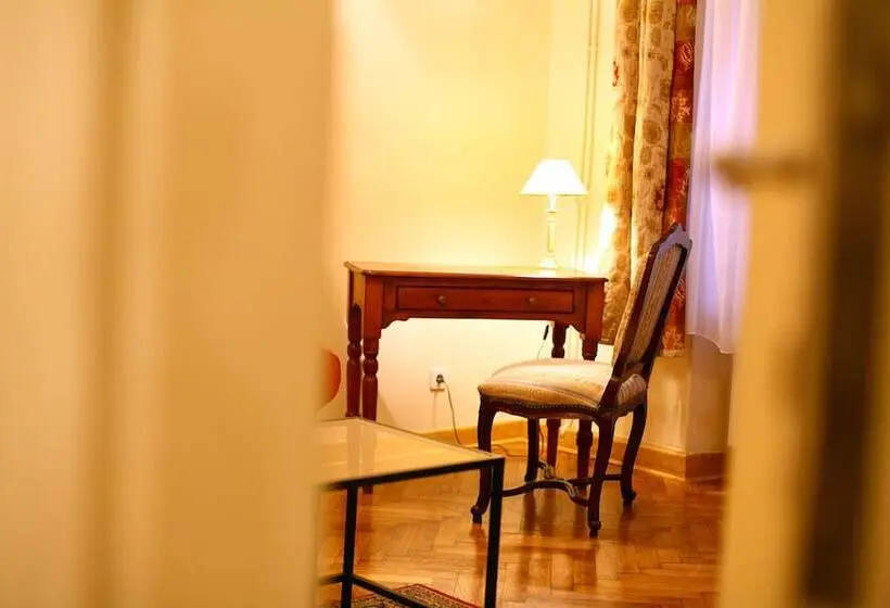 استودیوی سوپریور, Gołębia 8 Residence