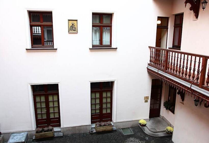 高级工作室, Gołębia 8 Residence