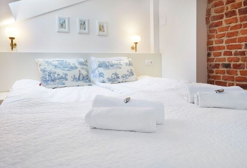 标准工作室, Gołębia 8 Residence