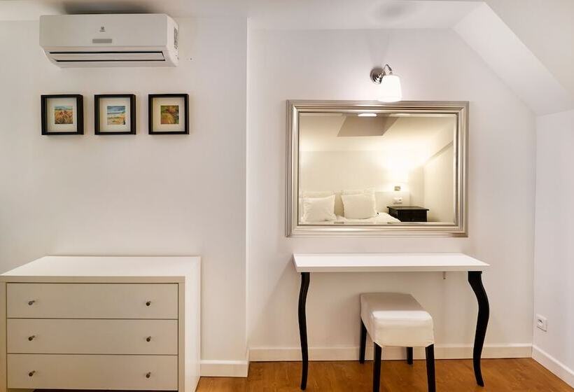 标准工作室, Gołębia 8 Residence