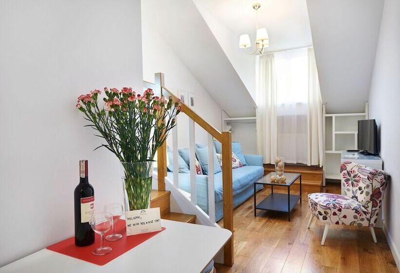 标准工作室, Gołębia 8 Residence