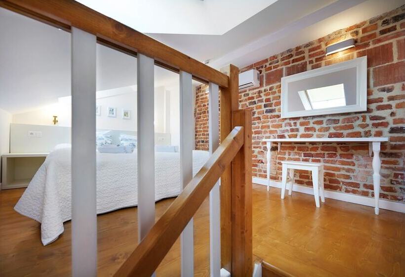 标准工作室, Gołębia 8 Residence