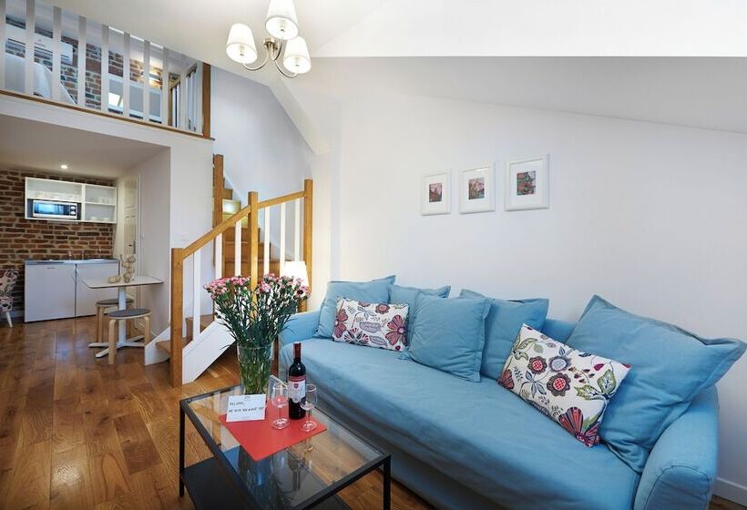 标准工作室, Gołębia 8 Residence