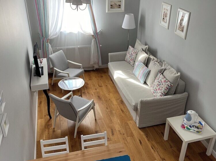 标准工作室, Gołębia 8 Residence