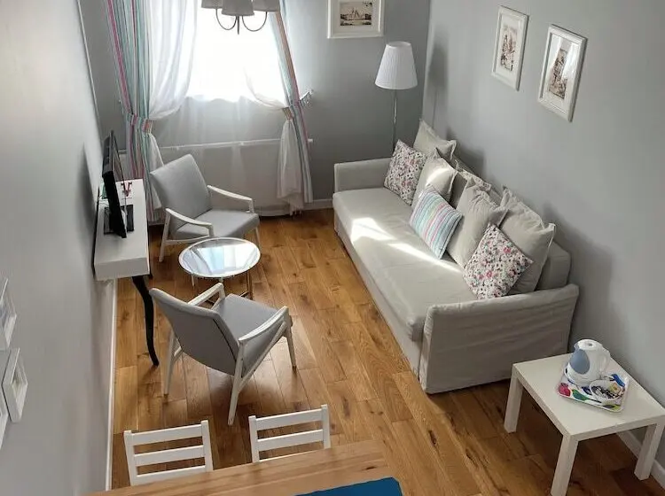 استودیوی استاندارد, Gołębia 8 Residence