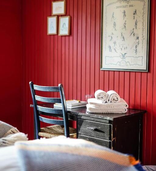 バス共有のスタンダードルーム, Aak