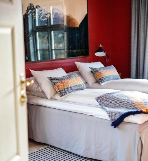 バス共有のスタンダードルーム, Aak