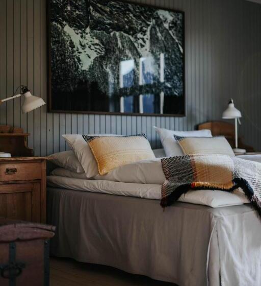 スタンダードトリプルルーム, Aak