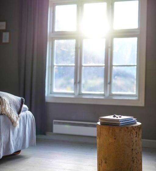 スタンダードトリプルルーム, Aak