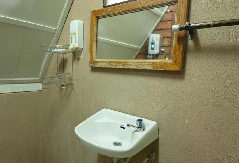 스탠다드 방갈로 정원 전망, Roomquest Golden Triangle Premium Collection