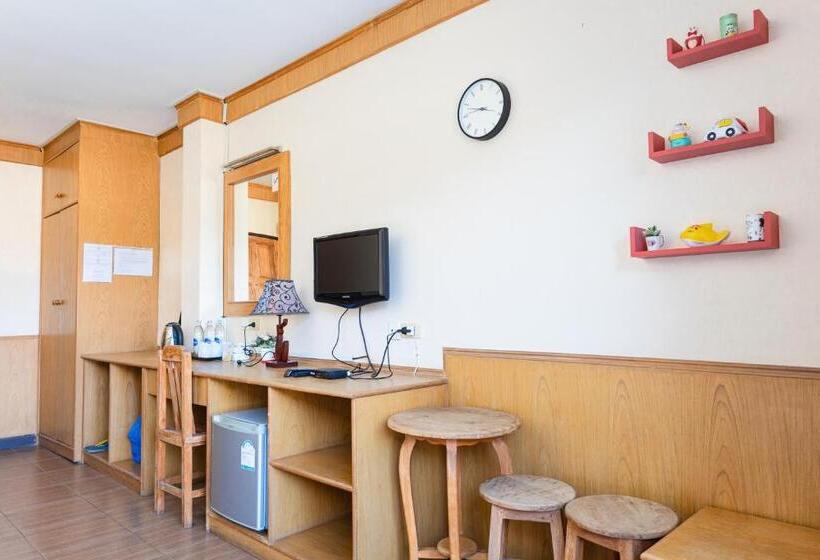 스탠다드 트리플 룸, Roomquest Golden Triangle Premium Collection