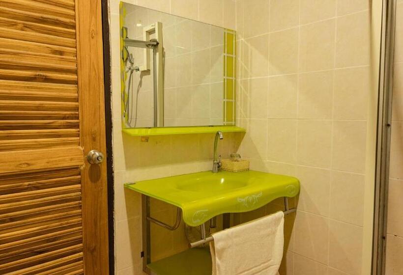 수피리어 룸, Roomquest Golden Triangle Premium Collection