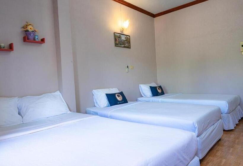 패밀리 룸, Roomquest Golden Triangle Premium Collection