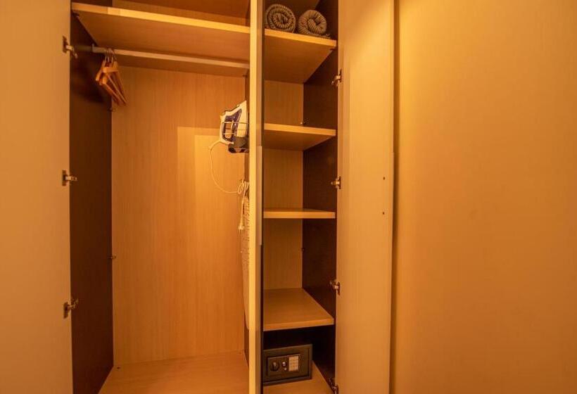 Номер Economy, Los Nardos