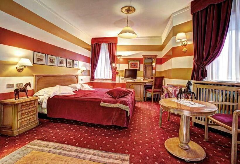 جناح جونيور, Regina