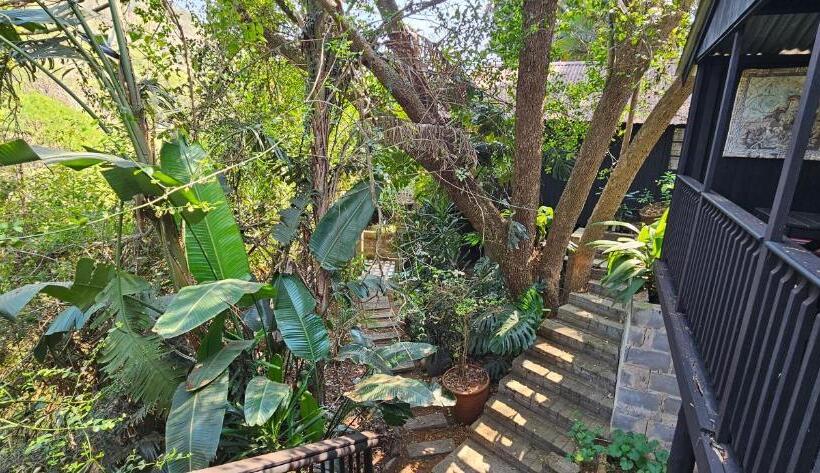 Апартаменты 1 Спальня, Old Vic Travellers Inn Nelspruit