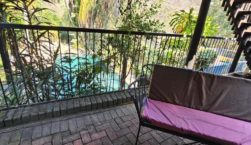 Номер Стандарт, Old Vic Travellers Inn Nelspruit