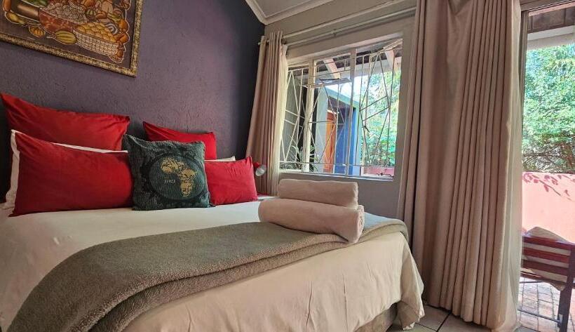 Номер Deluxe, Old Vic Travellers Inn Nelspruit