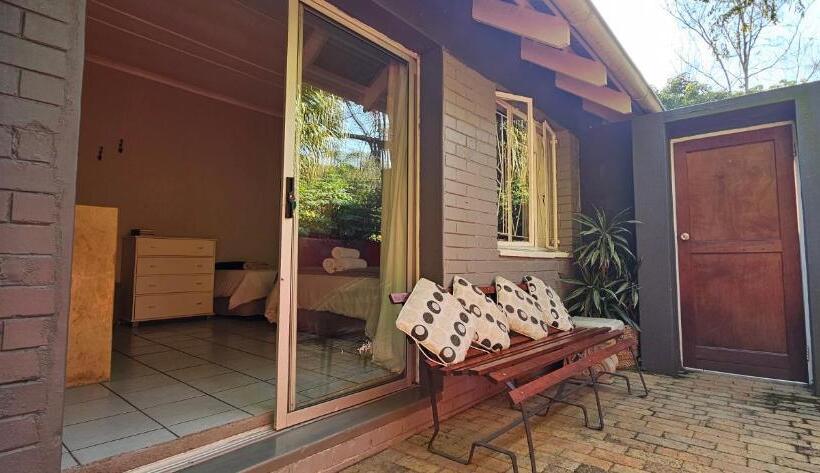 Номер Deluxe, Old Vic Travellers Inn Nelspruit