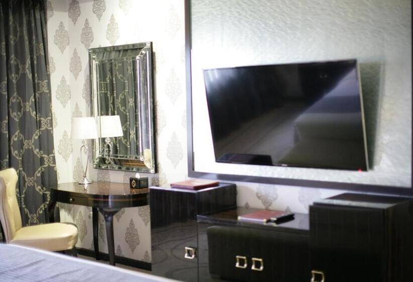 주니어 스위트, Sutanraja Hotel & Convention Centre