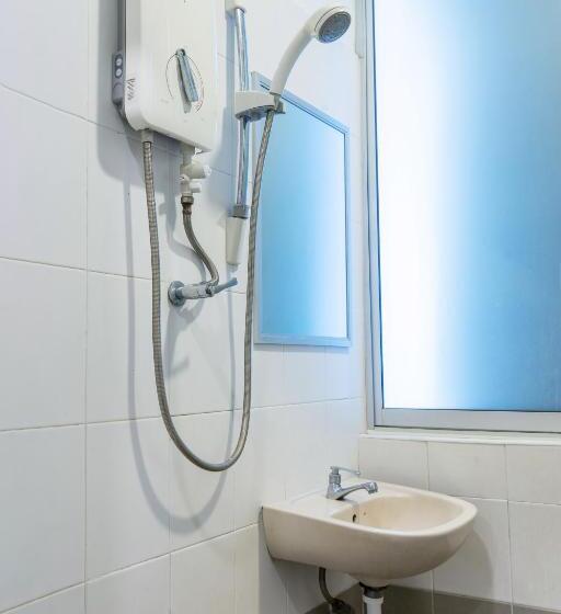 اتاق استاندارد سه نفره, Ant