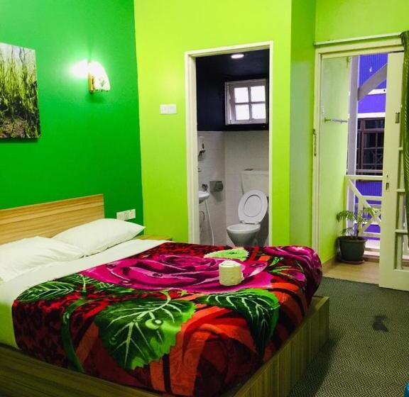 غرفة قياسية مزوَّدة بشُرفة, Netasha Holiday Inn And Apartment