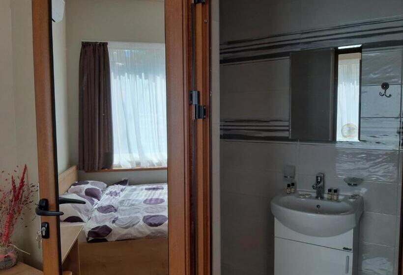 スタンダードトリプルルーム, самостоятелна стая в клубна къща артемида