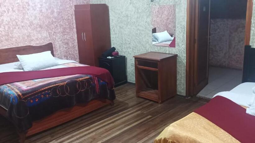 Standaardkamer met 2 Tweepersoonsbedden, La Perla Cuencana Hostal