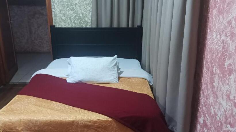 Standaardkamer met 2 Tweepersoonsbedden, La Perla Cuencana Hostal