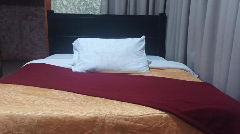 Standaardkamer met 2 Tweepersoonsbedden, La Perla Cuencana Hostal