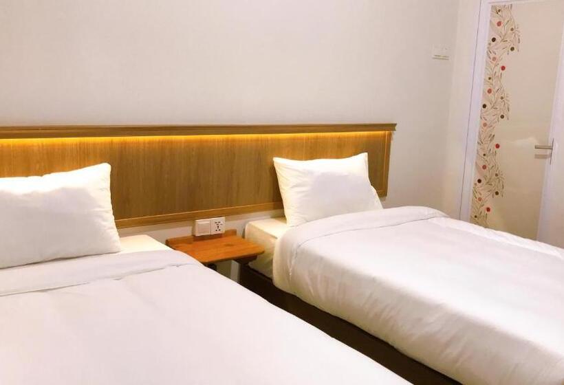 اتاق اکونومی, Alexis Kt Roomstay
