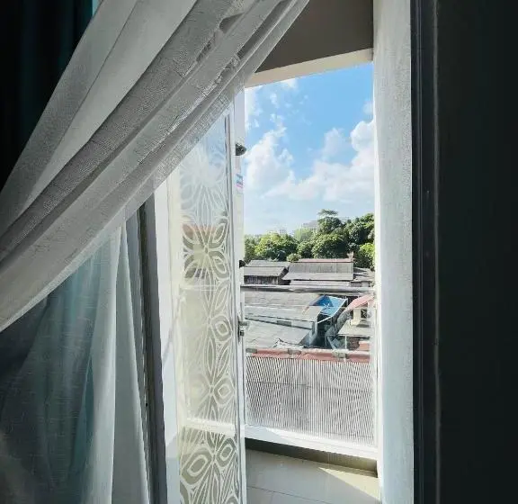 バルコニー付きスタンダードトリプルルーム, Alexis Kt Roomstay