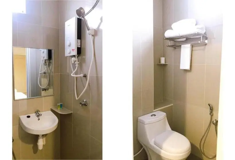 バルコニー付きスタンダードトリプルルーム, Alexis Kt Roomstay