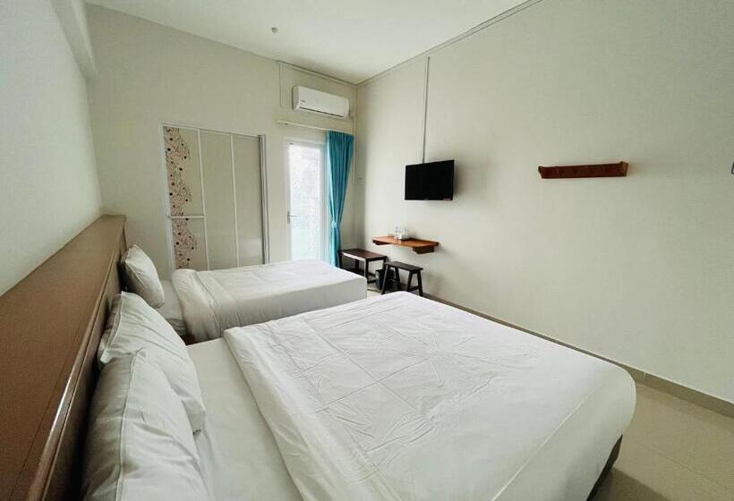 带阳台的三人标准间, Alexis Kt Roomstay