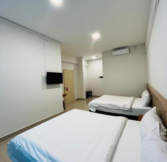 家庭间, Alexis Kt Roomstay