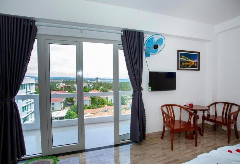 اتاق لوکس با بالکن و چشمانداز دریا, Hoàng Kim