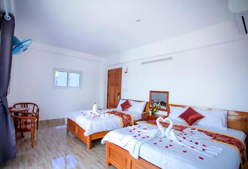 اتاق لوکس با بالکن و چشمانداز دریا, Hoàng Kim